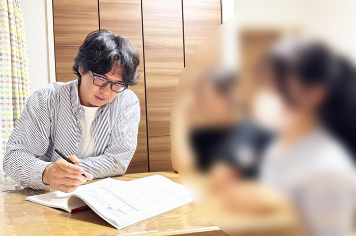 シェアハウスの宣伝をする坂本さん