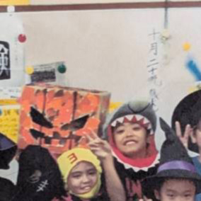 教室でのハロウィンイベントの様子